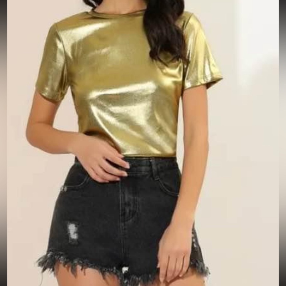NWOT Gold metallic short sleeve top size M/L